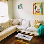 Heartwarming And Vibrant Private Room In Rental Unit