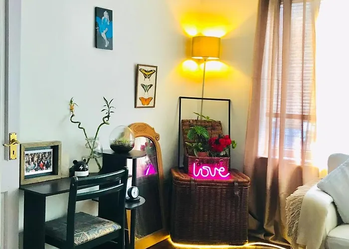 Heartwarming And Vibrant Private Room In Rental Unit
