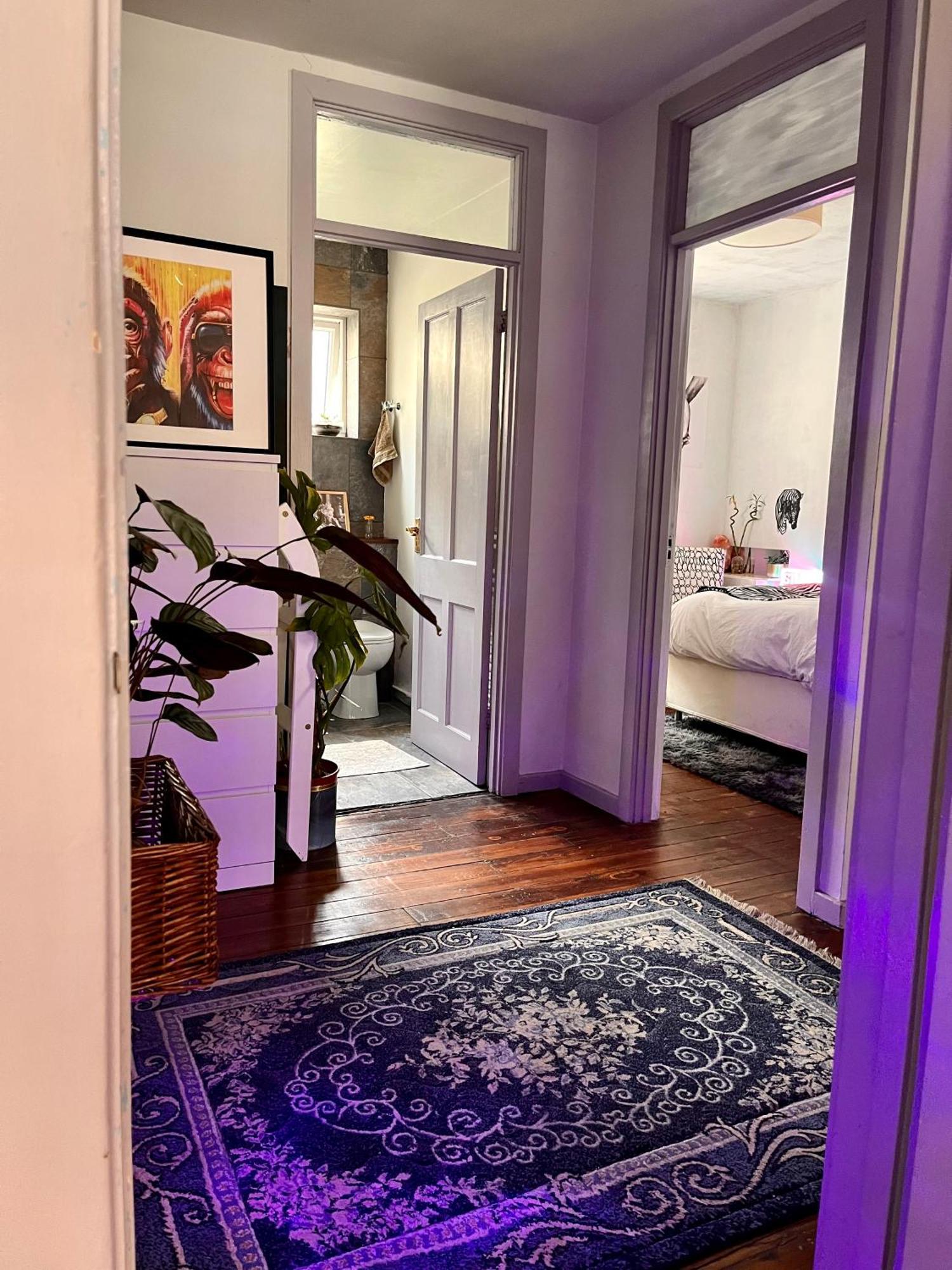 Heartwarming And Vibrant Private In Unit Apartment